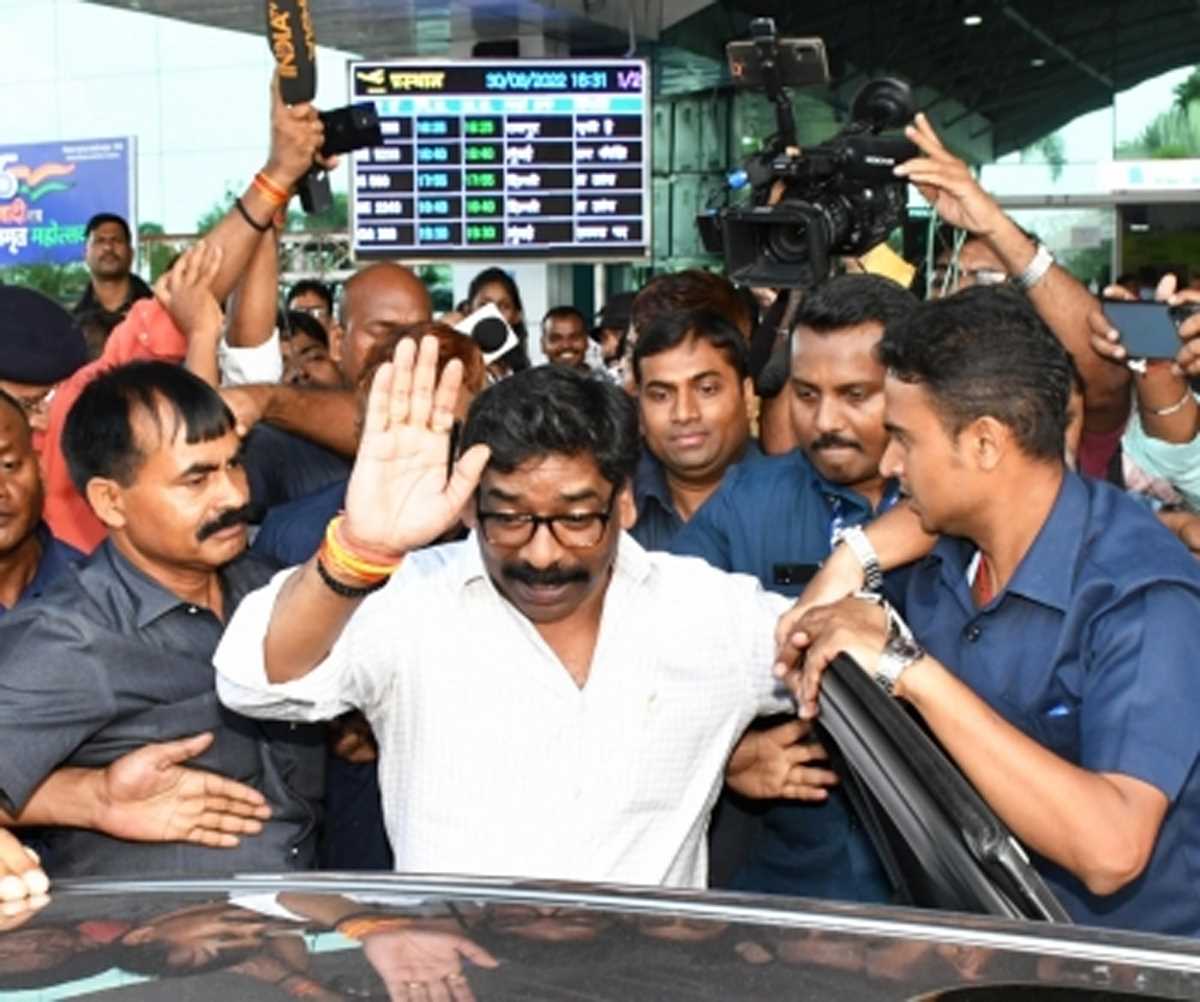 झारखंड के विधायकों के आने से छत्तीसगढ़ में सियासी पारा चढ़ा